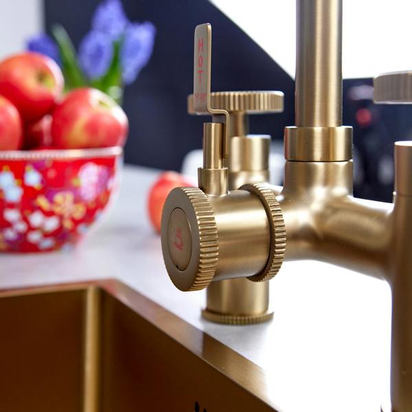Flode kraft | Industrial Bridge Style 3 in 1 Instant Boiling Tap | Brushed Brass Finish