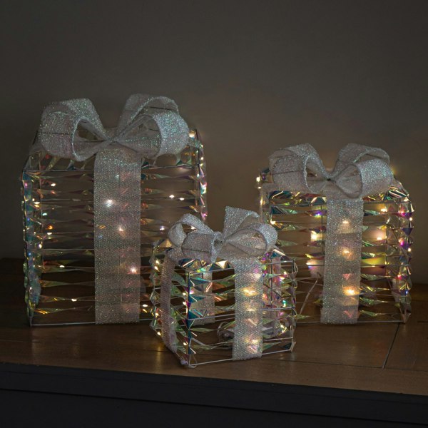 Samuel Alexander 30cm Set of 3 Battery Operated Light up Star Shimmer Christmas Parcels with 90 Warm White LEDs