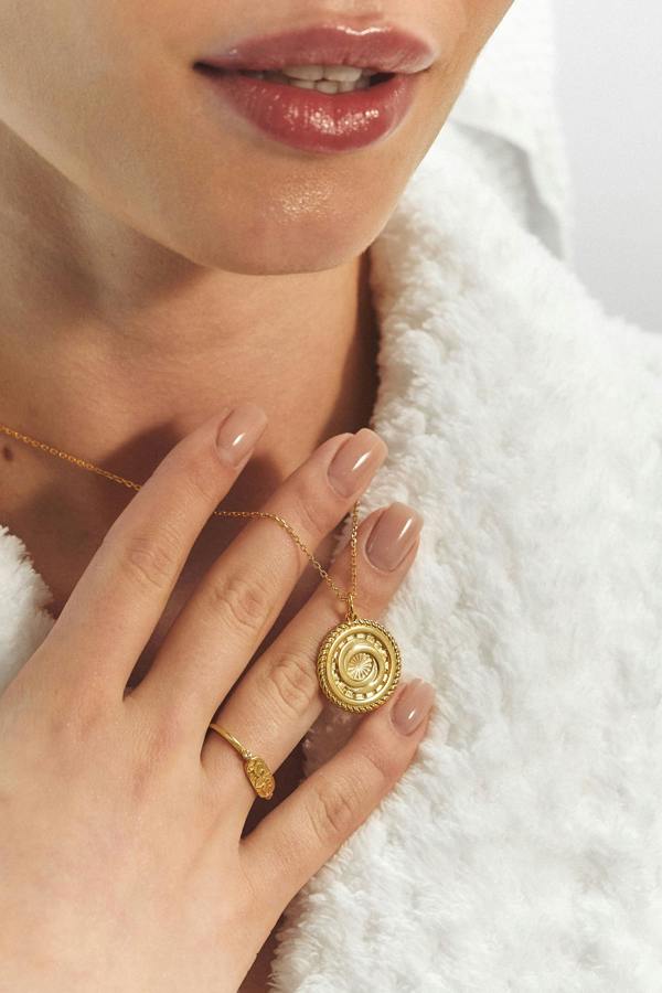 Elk & Bloom Gold Sunburst Interlocking Circles Medallion Necklace