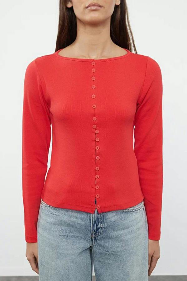 WOVCOR Crew Neck Knit Blouse with Button Detail