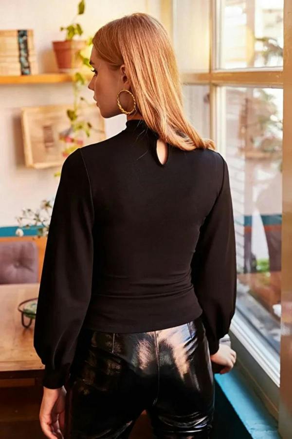 Hoxton Gal Front-Drop Balloon Sleeve Crepe Top