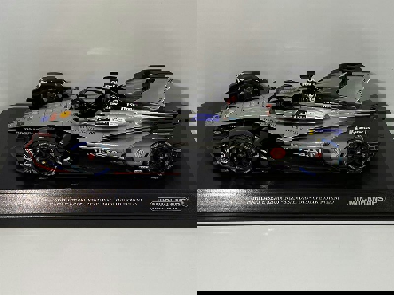 minichamps 114180022 formula e season 5 nissan o rowland 1:18  scale