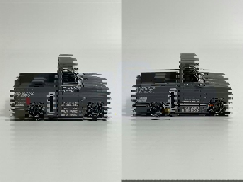 Mini GT Chevrolet Silverado Kaido V2 1:64 Mini GT KHMG160