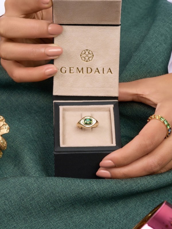 Gemdaia Green Sapphire Signet Ring