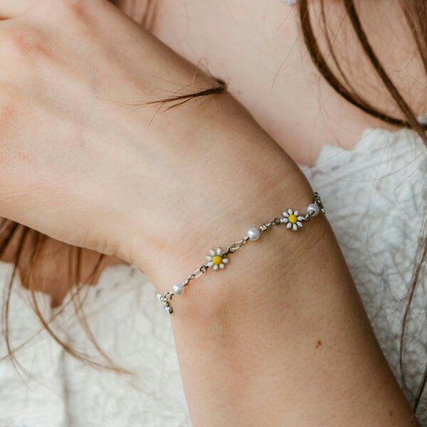 The Colourful Aura Silver Sun Flower Pearl Charms Beaded Summer Indie Boho Daisy Floral Bracelet - Silver