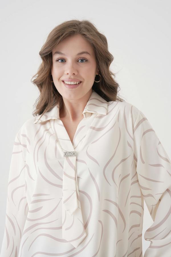 Hoxton Gal Relaxed Fit Long Sleeves Brooch and Print Detail Blouse