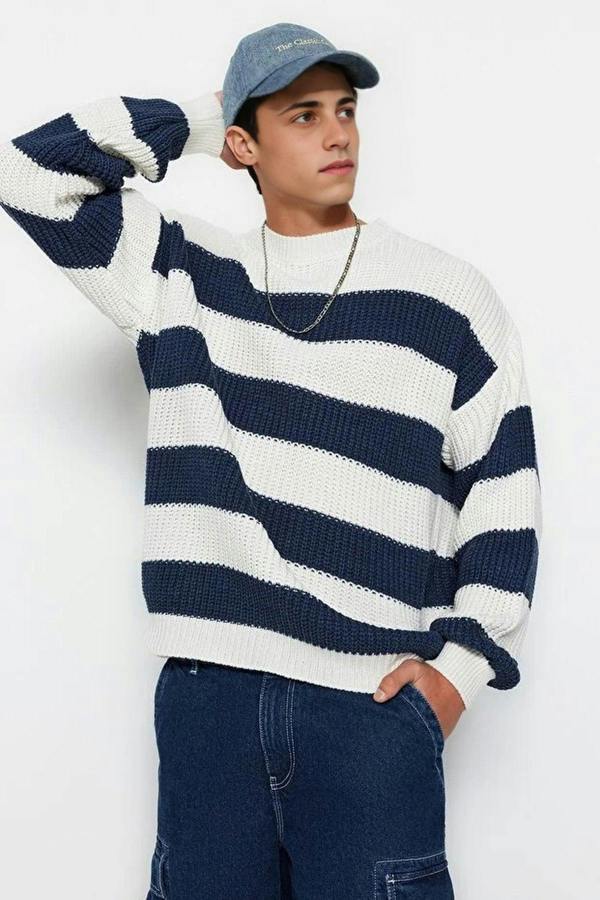 WOVCOR Crew Neck Striped Knit Men's Sweater