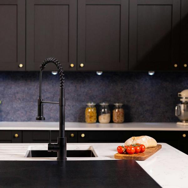 Flode Fjädra | Pull Out Kitchen Sink Mixer Tap | Spring Style Mixer Tap | Matt Black | Round Head