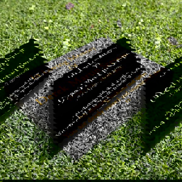 Memorials Direct Granite Memorial Tablet – Polished Black Stone – Free Personalised Gold Engraving (15x12x2 inches, 20kg)