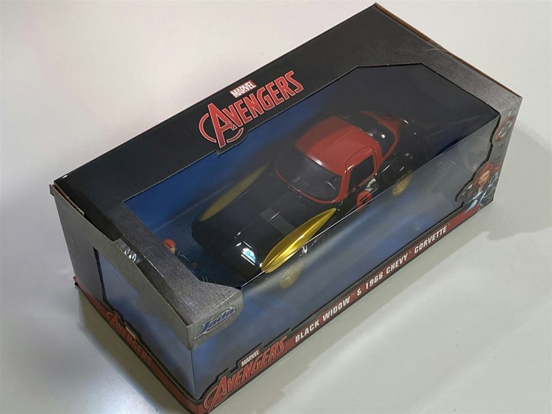 black widow and 1966 chevy corvette 1:24 scale jada 31749