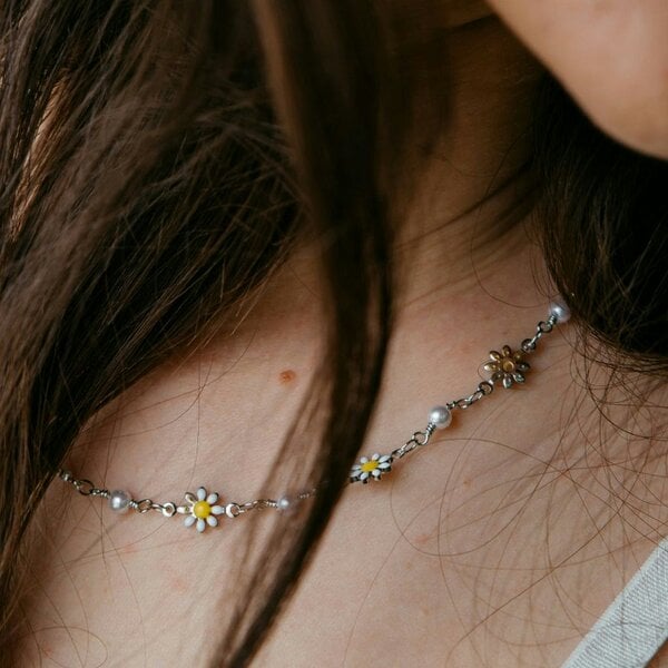 The Colourful Aura Colourful White Indie Boho Daisy Sun Flower Pearl Choker Floral Summer Necklace