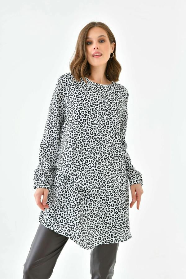 Hoxton Gal Oversized 3/4 Sleeves Crew Neck Layered Tunic with Leopard Print in Brown and White