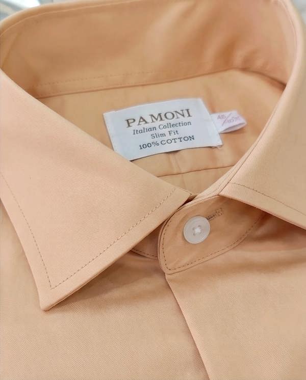 Close-up of a beige shirt collar with a Pamoni label.