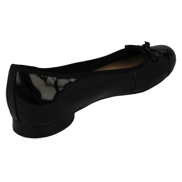 Clarks Womens Clarks Ballerina Style Flats Loreleigh Rae