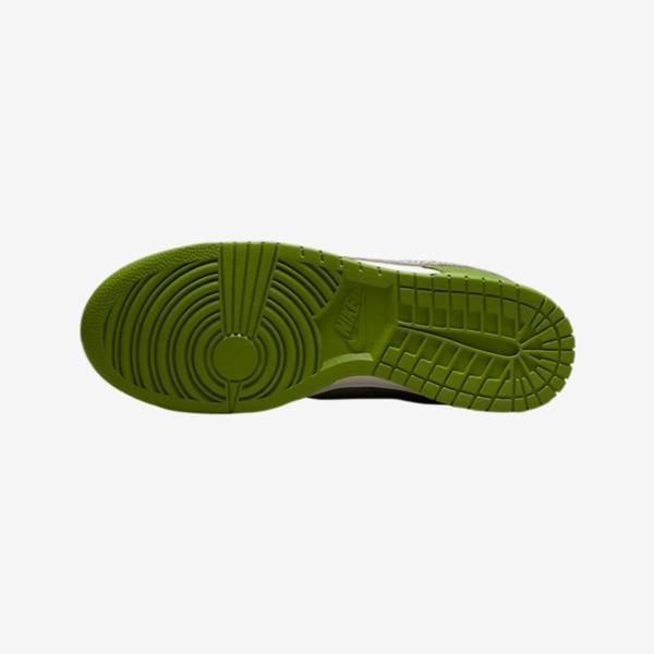 Nike DR0156-300 Safari Swoosh Sneakers   in  Green