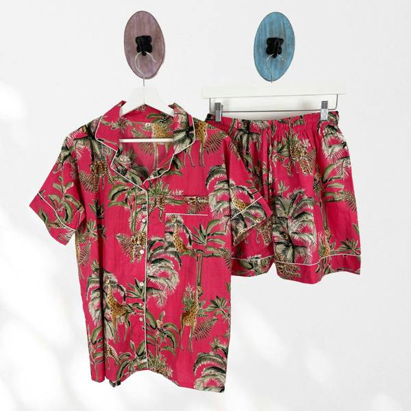 Hayley & Co Giraffe Print 100% Cotton Short Pyjama Set in Pink