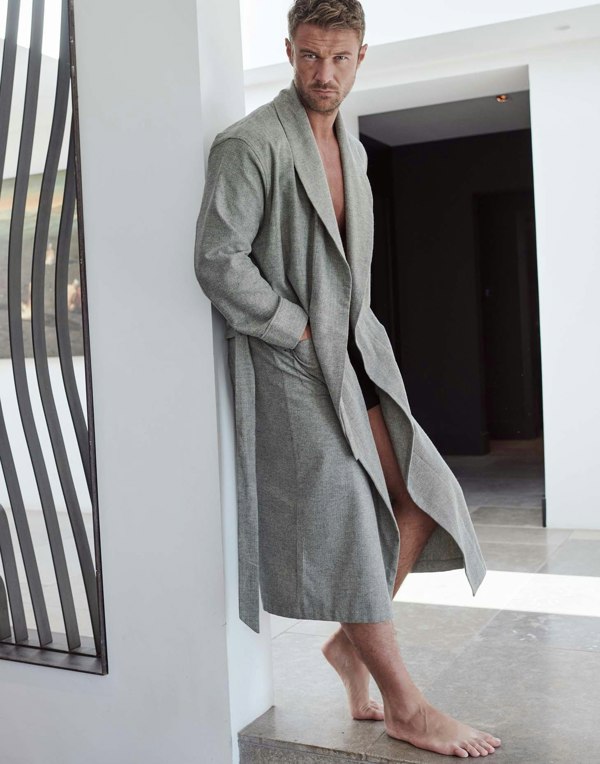 M_Dressing_Gown_Whitby_Jet_Herringbone_1-1_v1.mp4