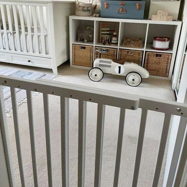 Safetots Chunky Wooden Screw Fit Stair Gate, White, 63.5cm - 105.5cm, Wood Baby Gate, Screw Fit Safety Barrier