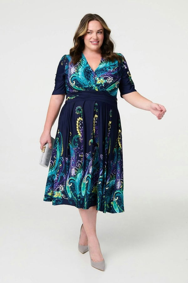 Teal | Printed Ruched Waist Midi Dress : Model is 5'8"/172 cm and wears UK18/EU46/US14/AUS18