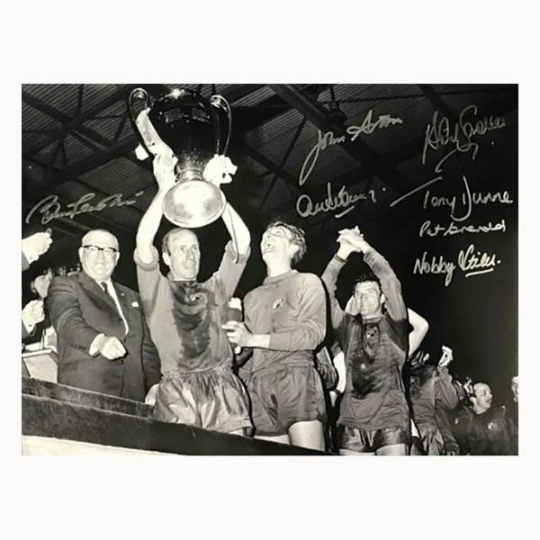 Unbranded Manchester United 1968 European Cup Final photo signed by 7 — Premium framing