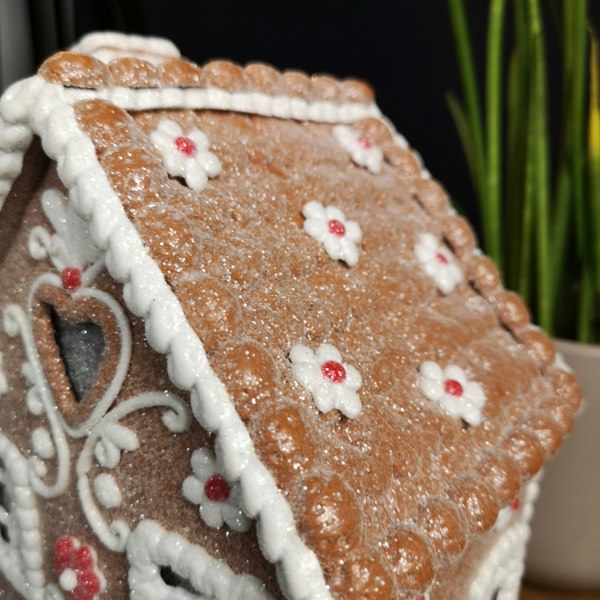Samuel Alexander 24cm Battery Operated LED Edelweiss Chalet Christmas Gingerbread House Decoration