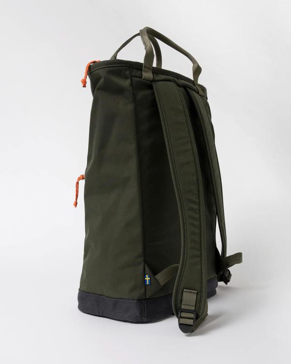 side of a Fjallraven Vardag 22L Unisex Totepack in Deep Forest 662