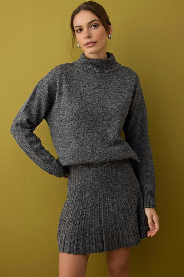 WOVCOR 2-Piece Soft Textured Turtleneck Sweater-Skirt Knitwear Set
