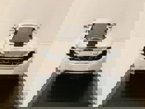 minichamps 530133021 mclaren mp4-12c 2011 white new limited edition