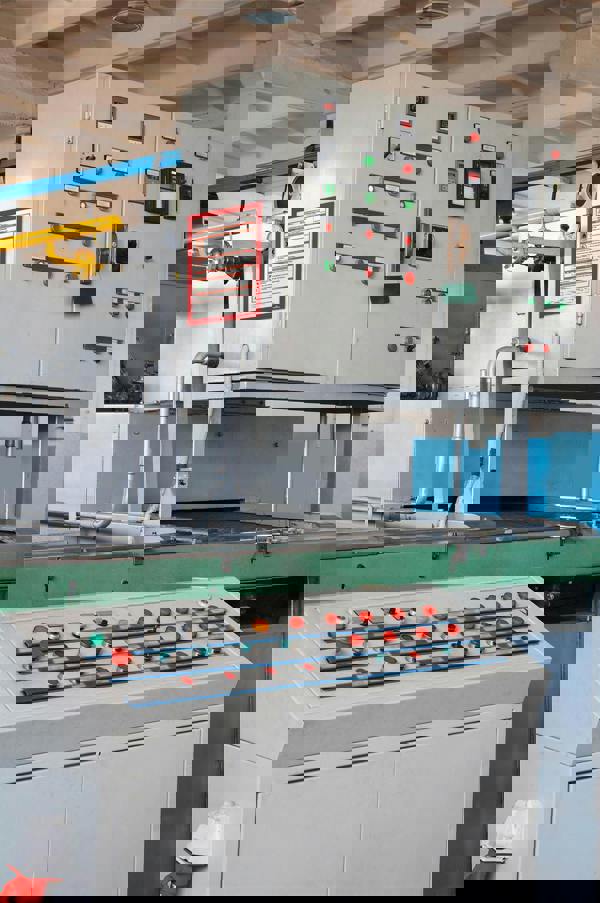 Durable DURAFRAME Self Adhesive Magnetic Signage Frame | 10 Pack | A4 Red