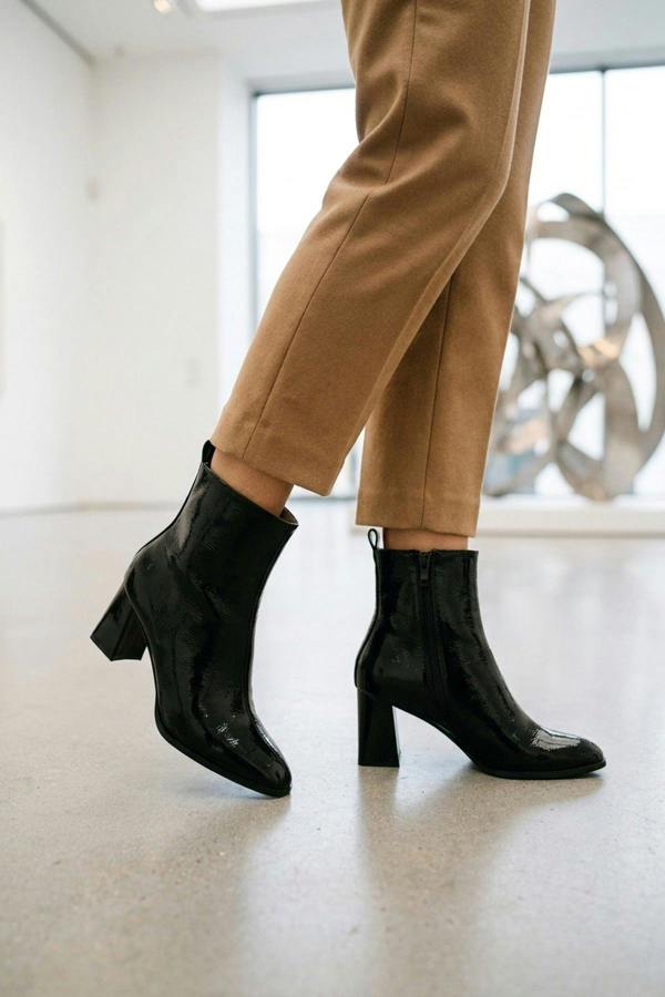Genevieve Black Patent Pointed Toe Boots - Black