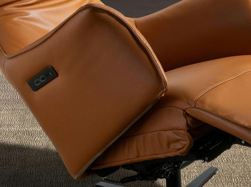 Angel Cerdá Brown Leather Swivel Armchair 5137
