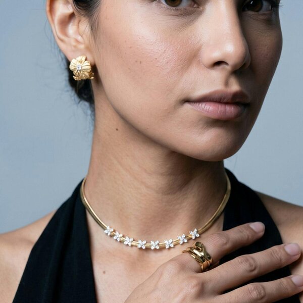 Uchi & Soto Kinmokusei Floral Stone Hoops