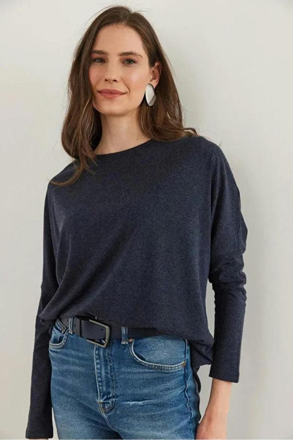 Hoxton Gal Crew Neck Batwing Wool Sweater