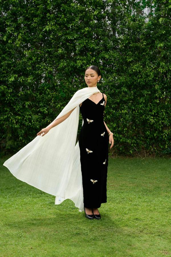 Ivory Silk Bridal Shawl – Hand-Dyed Mulberry Silk, 85 × 300cm