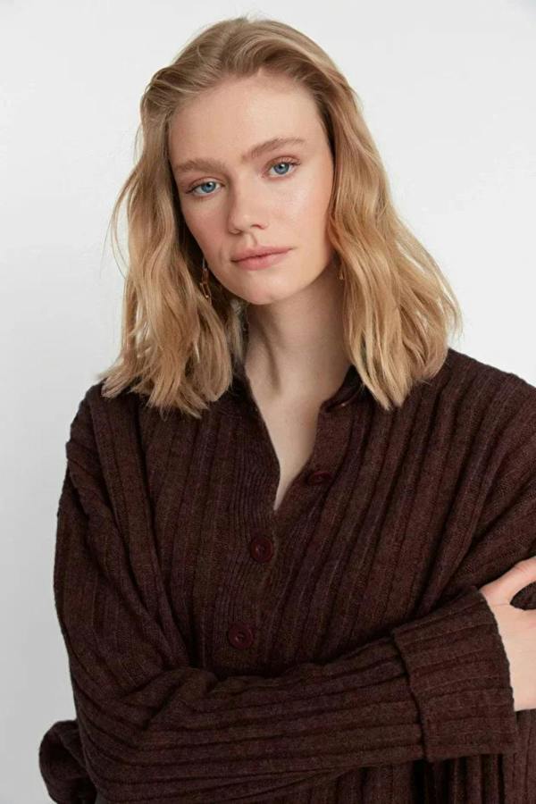 Hoxton Gal Oversized Soft-Textured High Neck Knit Top