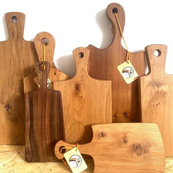 Giraffes & Craftz Walnut Leaf Bread Board - Handmade Walnut Paddle