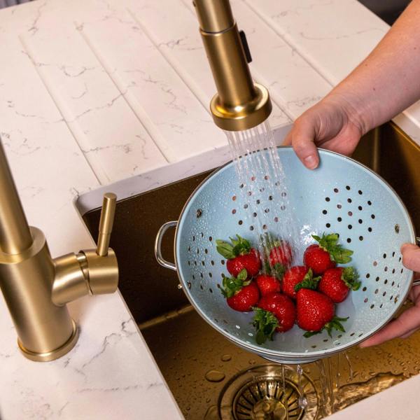Flode Runda | Kitchen Sink Mixer with Pull out Spray | Brushed Brass | Round Head