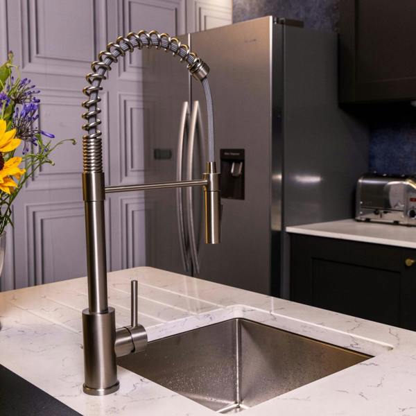 Flode Fjädra | Pull Out Kitchen Sink Mixer Tap | Spring Style Mixer Tap | Brushed Steel | Square Head