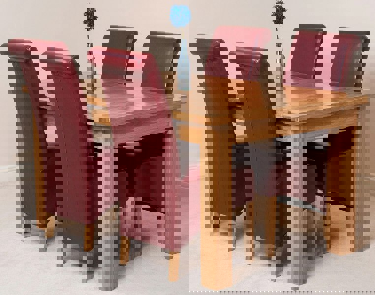 That's Furniture Seattle Oak Extending Dining Table with Montana Leather Chairs