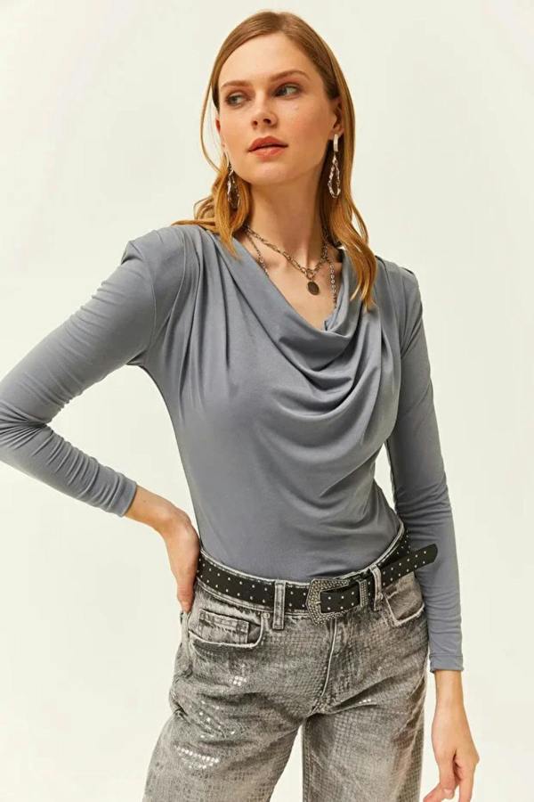 Hoxton Gal Padded-Pleated V-Neck Blouse