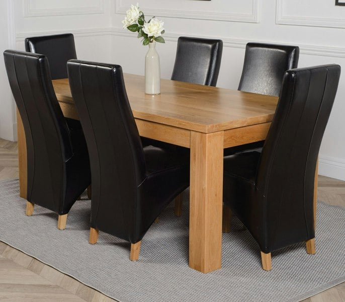 That's Furniture Dakota Large Oak Dining Table with Lola Leather Chairs