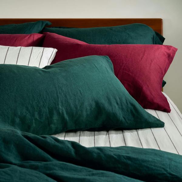 Dark Emerald French Linen Bed Sets Superking - breathable, natural, close-up detail 2 | Soak and Sleep