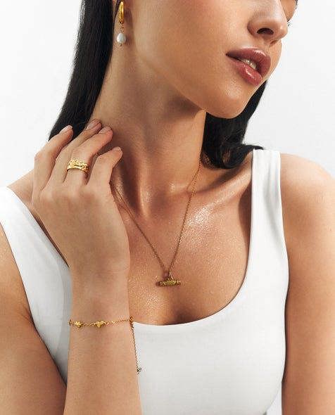 Elk & Bloom Raise The T-Bar Chunky 14K Gold Pendant Necklace