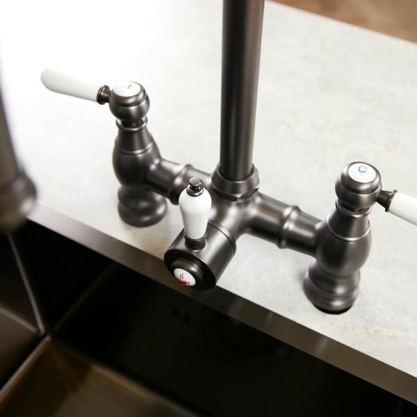 Flode klas | Traditional Bridge Style 3 in 1 Instant Boiling Tap | White Ceramic Levers | Gun Metal Finish