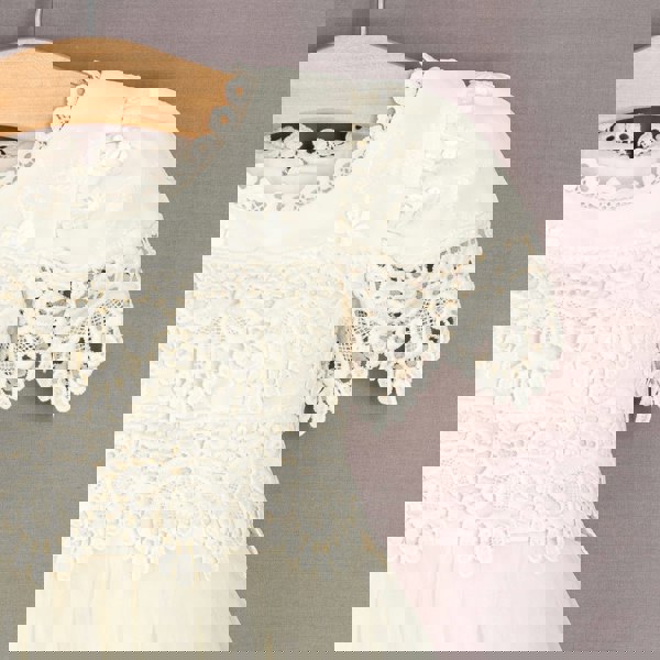 close up shoulder detail