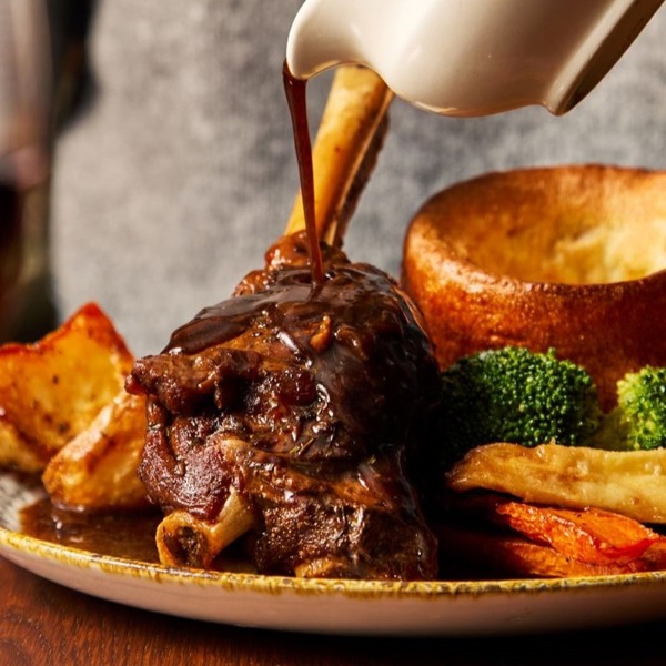 Virgin Experience Days Sunday Roast and Wine for Two at a Traditional Pub