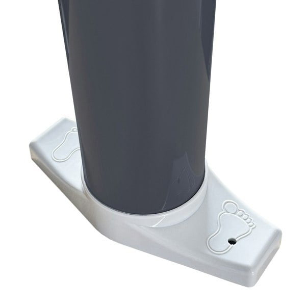 The feet placement indicators of the OLPRO 2 Litre manual hand pump gauge on a white background.