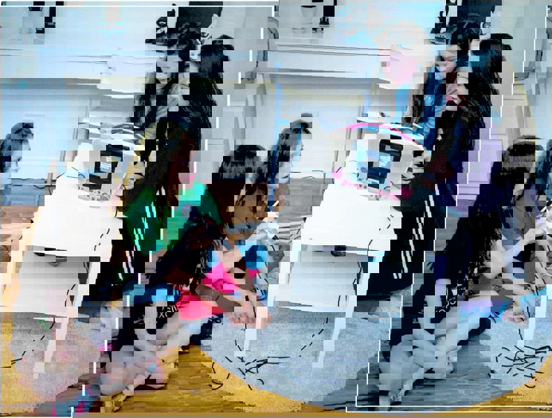 Mr Entertainer Portable Karaoke Player White/Pink