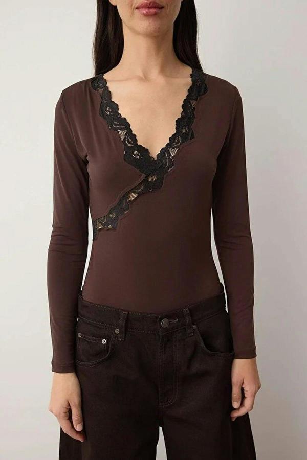 WOVCOR Lace Detail V-Neck Knit Bodysuit