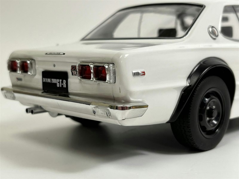 Triple9 Nissan Skyline GT-R KPGC10 White 1:18 Scale Triple 9 1800181